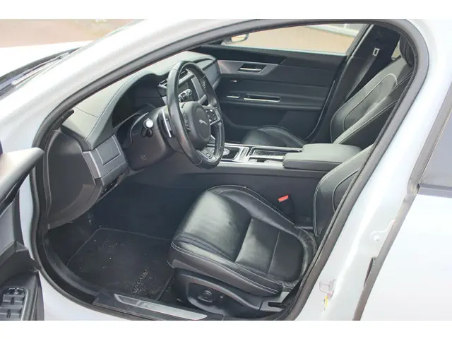 Jaguar XF Sportbrake 2.0d R-Sport 2017 Diesel 14