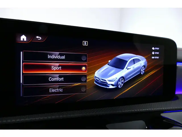 Mercedes-Benz CLA 250 e AMG Line 2023 Hybride Benzine 33