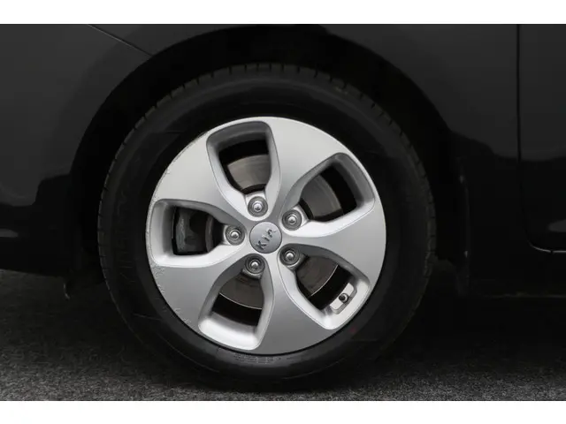 Kia Carens 1.6 GDi ExecutiveLine 7p. 2016 Benzine 27