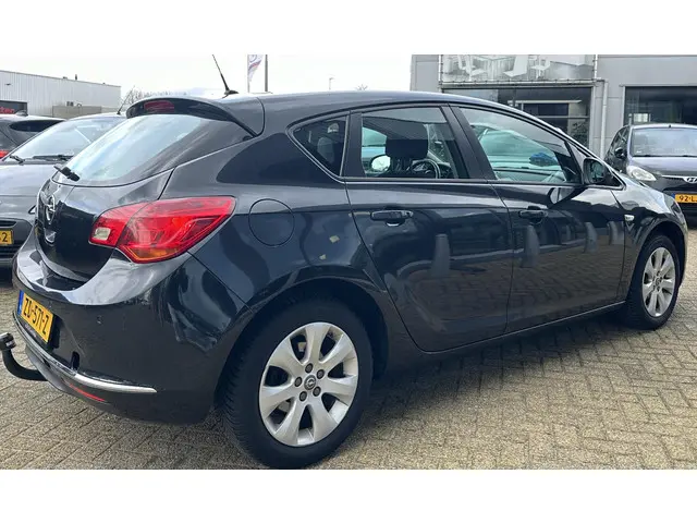 Opel Astra 1.4 Turbo Blitz 2015 Benzine 3