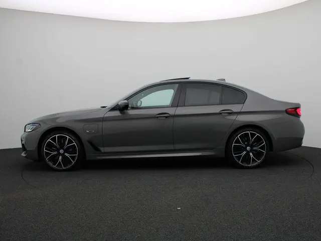 BMW 5 Serie Sedan 545e xDrive 2022 Hybride Benzine 4
