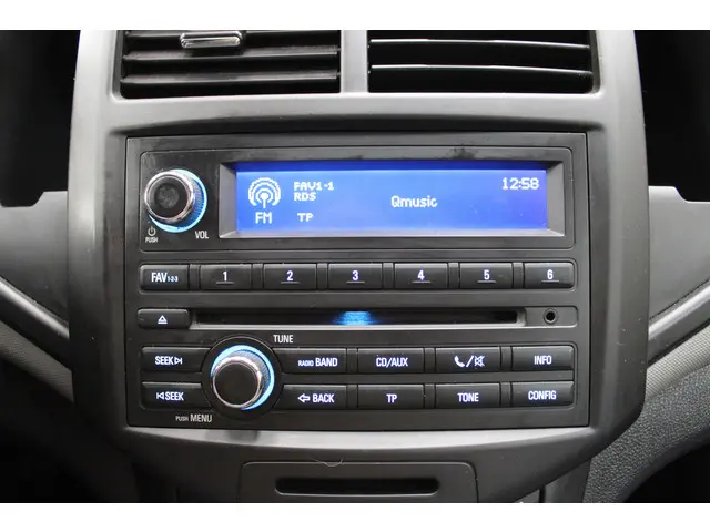 Chevrolet Aveo 1.2 LS 2012 Benzine 11