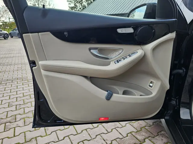 Mercedes-Benz GLC 250 4MATIC Prestige 2017 Benzine 37