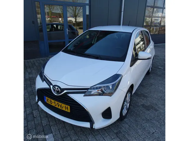 Toyota Yaris 1.0 VVT-i Aspiration 2016 Benzine 6
