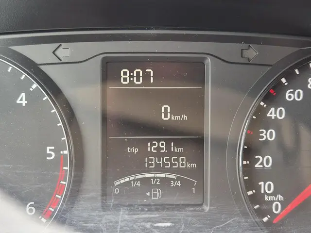 Volkswagen Transporter 2.0 TDI L2H1 2017 Diesel 9