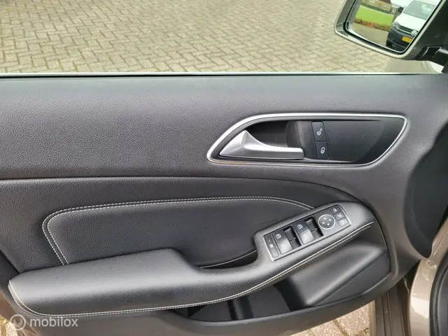 Mercedes-Benz B-Klasse 180, clima, navi. 2012 Benzine 8