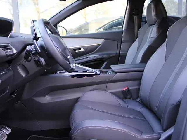 Peugeot 5008 1.2 Hybrid GT 2024 Benzine 12