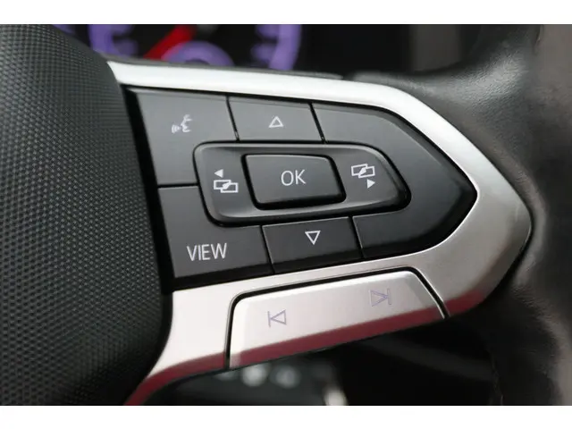 Volkswagen Transporter 2.0 TDI DSG L1H1 2022 Diesel 35