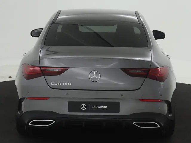 Mercedes-Benz CLA 180 AMG Line 2024 Hybride Benzine 23