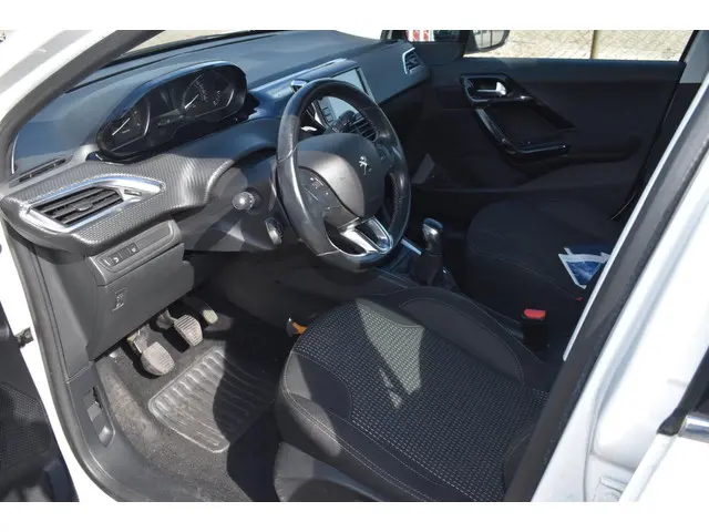 Peugeot 208 1.5 BlueHDi Blue Lease Allure 2019 Diesel