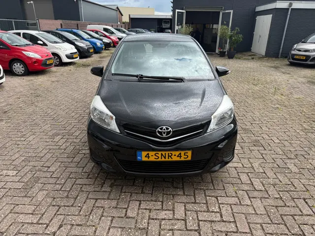 Toyota Yaris 1.0 VVT-i Now 2013 Benzine 2