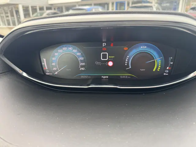 Peugeot 3008 1.6 HYbrid 300 Allure 2022 Hybride Benzine 18