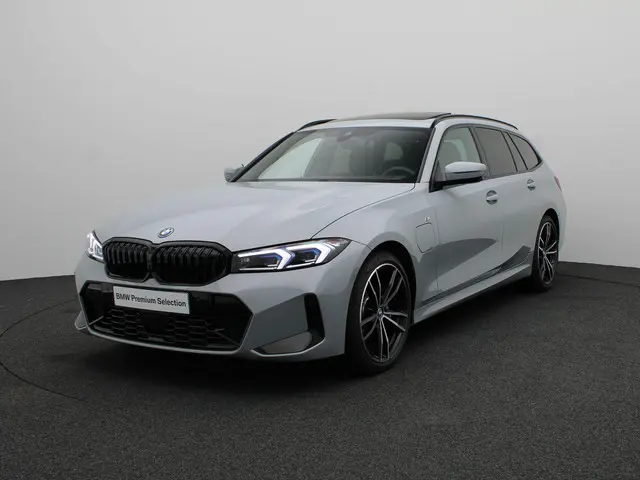 BMW 3 Serie Touring 330e 2024 Hybride Benzine 44