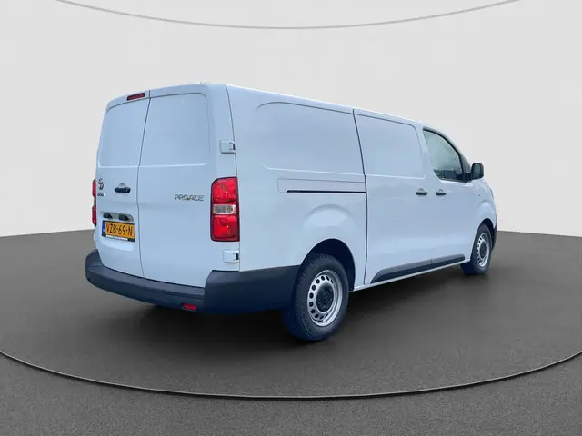 Toyota ProAce Worker 1.5 D-4D Live Long 2023 Diesel 3