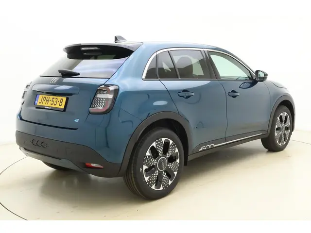 Fiat 600e La Prima 54 kWh 2025 Elektrisch 2