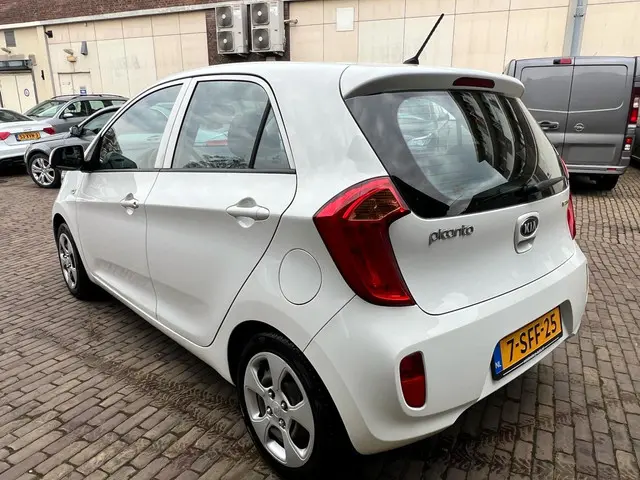 Kia Picanto 1.0 CVVT ISG Comfort Pack 5 DRS 2013 Benzine 3