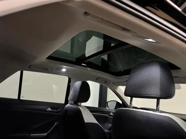 Volkswagen T-Roc 1.5 TSI Sport ACC PANO' 2018 Benzine 18