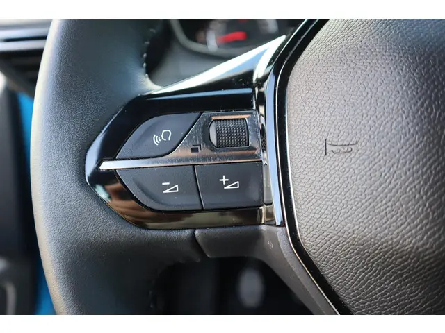 Peugeot 2008 1.2 PT 130 PK VISION-PACK 2023 Benzine 20