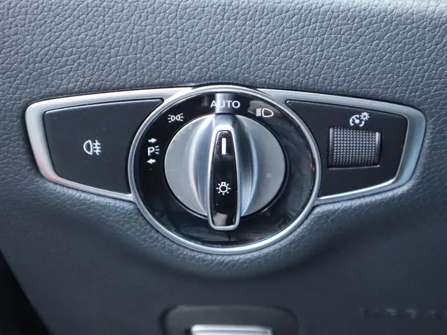 Mercedes-Benz E-Klasse 300 e 2020 Hybride Benzine 20