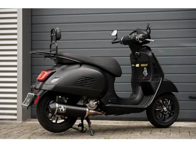 Vespa GTS 300 HPE Nieuw Mod Arrow 2024 2024 Benzine 15