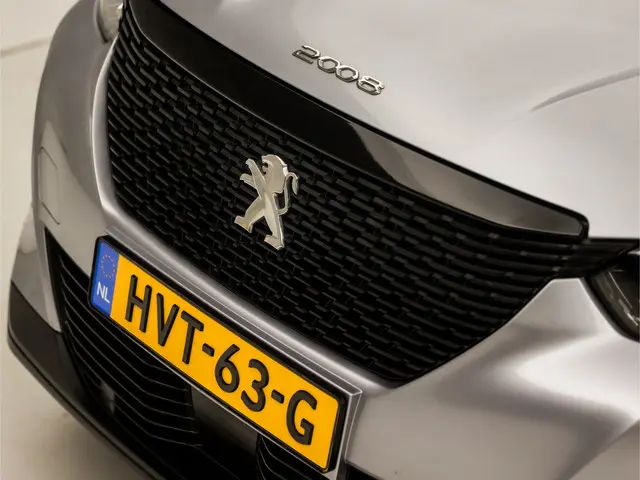 Peugeot 2008 1.2 PureTech Allure Sport 2022 Benzine 26