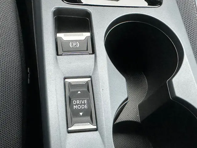 Peugeot 2008 1.2 PureTech Allure 2020 Benzine 28