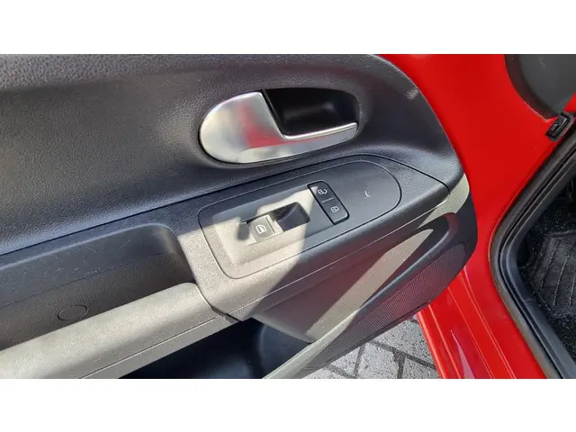 Volkswagen up! 1.0 move up! 2013 Benzine 13
