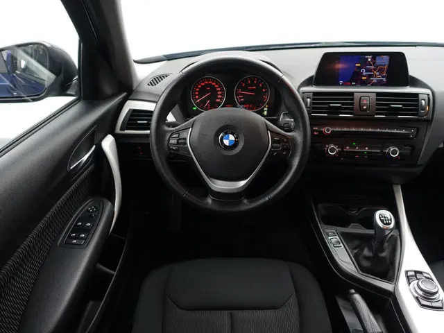 BMW 1 Serie 114i EDE High Executive 2013 Benzine 6