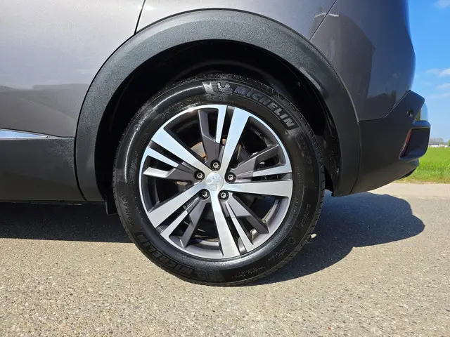 Peugeot 3008 1.2 PureTech Active 2022 Benzine 34