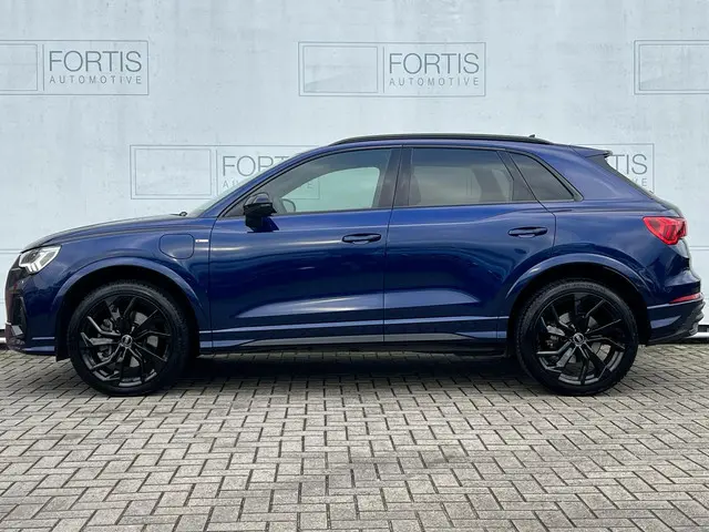 Audi Q3 45 TFSI e S edition 2023 Hybride Benzine 13