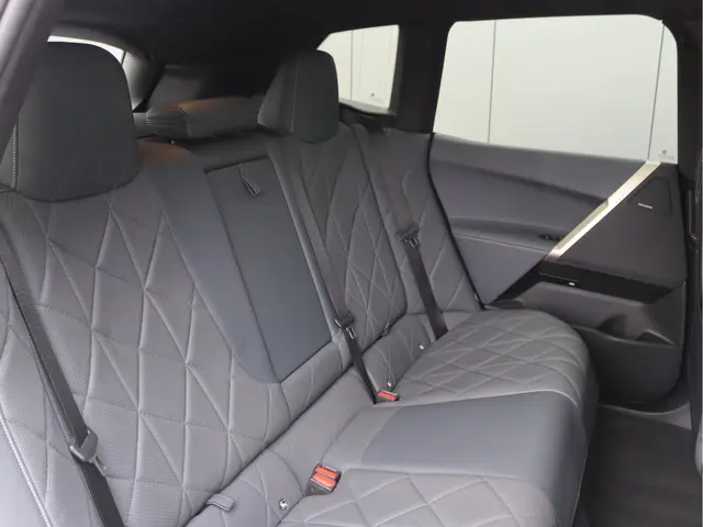 BMW iX xDrive40 High Executive 77 kWh 2021 Elektrisch 22