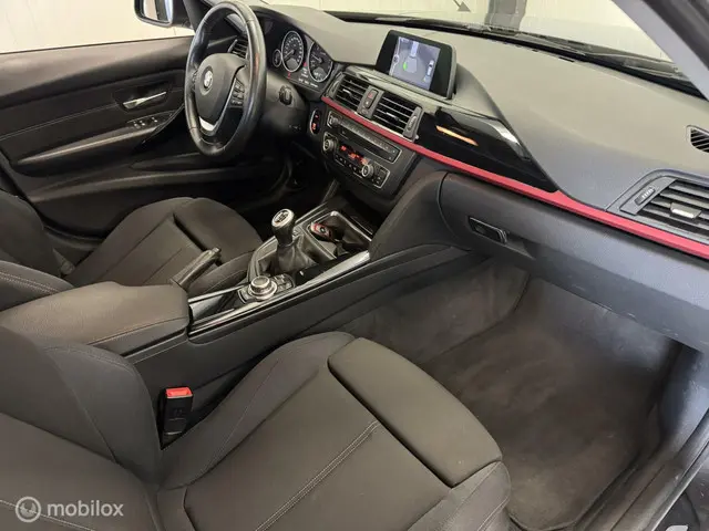 BMW 3 Serie Touring 316i Business 2013 Benzine 12