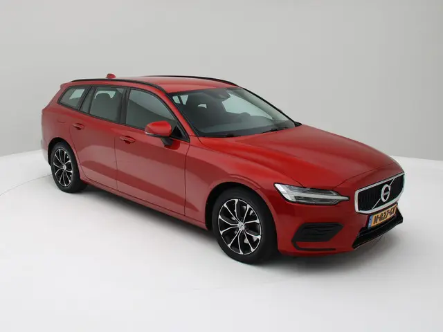 Volvo V60 2.0 B3 Momentum Advantage 2021 Hybride Benzine 8