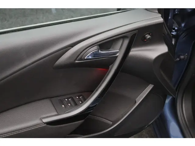 Opel Astra Sports Tourer 1.4 Turbo Blitz 2016 Benzine 19