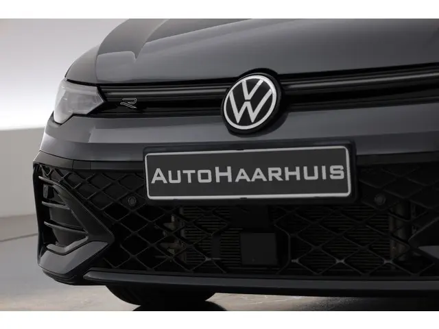 Volkswagen Golf 1.5 eTSI R-Line DSG 2024 Benzine 33