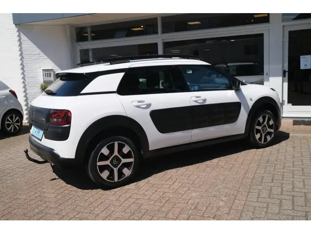 Citroën C4 Cactus 1.2 PureTech Shine 2017 Benzine 16