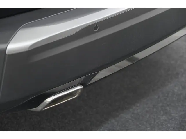 Peugeot 2008 PureTech 130 EAT8 GT 2025 Benzine 28