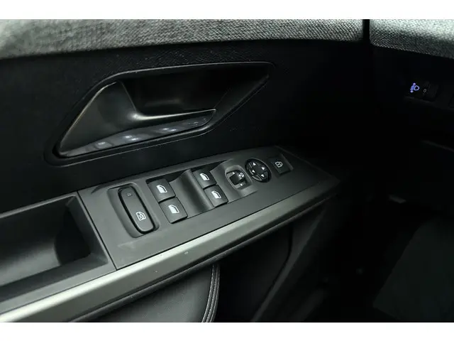 Peugeot 3008 1.2 Hybrid 145 Allure 2025 Hybride Benzine 17