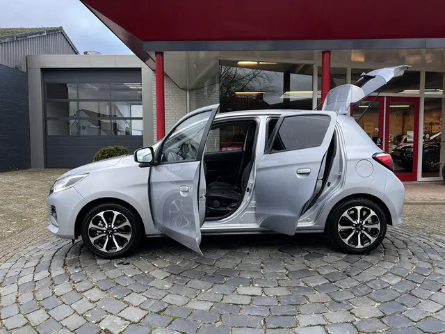 Mitsubishi Space Star 1.2 Instyle 2023 Benzine 25