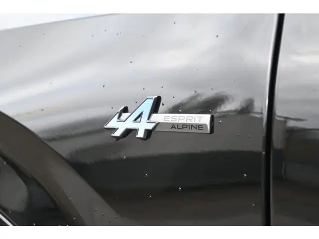 Renault Rafale esprit Alpine 2026 Hybride Benzine 8