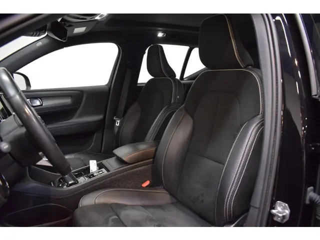Volvo XC40 T3 163pk AUT8 R-Design/ 2020 Benzine 10