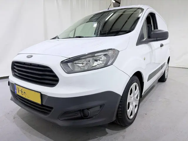 Ford Transit Courier 3