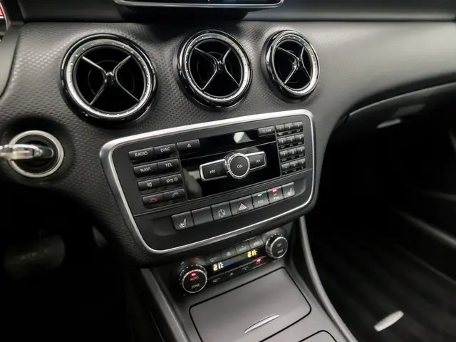 Mercedes-Benz A-Klasse 180 Black Sport 2013 Benzine 9