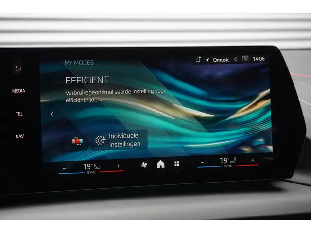 BMW 1 Serie 120 2025 Benzine 19