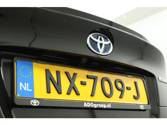 Toyota C-HR 1.8 Hybrid Executive 2017 Hybride Benzine 40