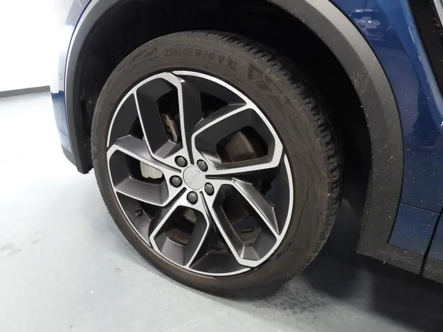 Lynk & Co 01 1.5 PHEV BlackLine 2023 Hybride Benzine 42