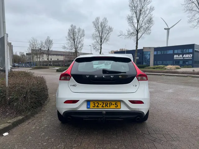 Volvo V40 1.6 T3 Momentum 2013 Benzine 3
