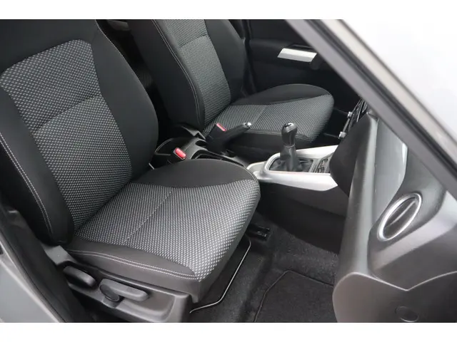 Suzuki Vitara 1.6 Exclusive 2018 Benzine 18