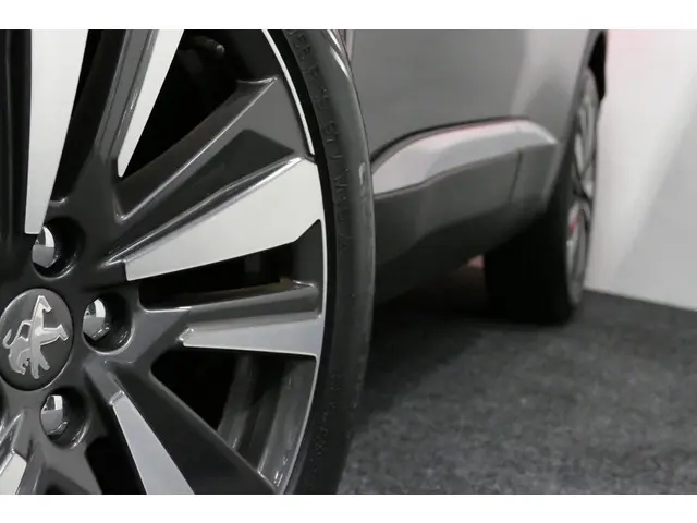 Peugeot 3008 1.2 PureTech GT Line 2016 Benzine 32