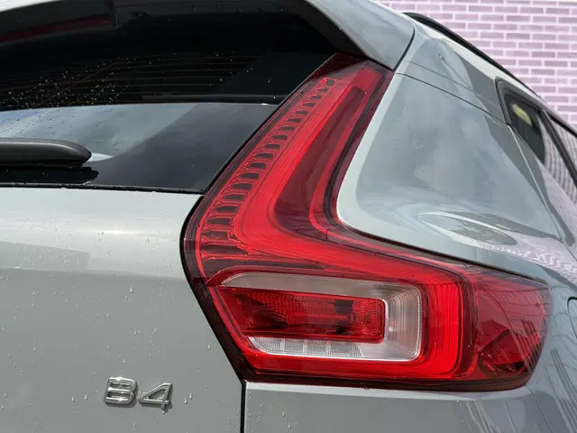 Volvo XC40 2.0 B4 Plus Dark 2025 Benzine 9